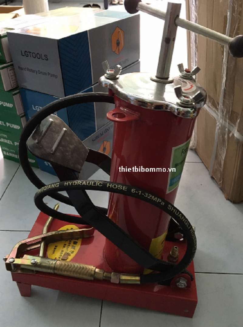 Tác dụng của máy bơm mỡ bò đạp chân trong ngành công nghiệp